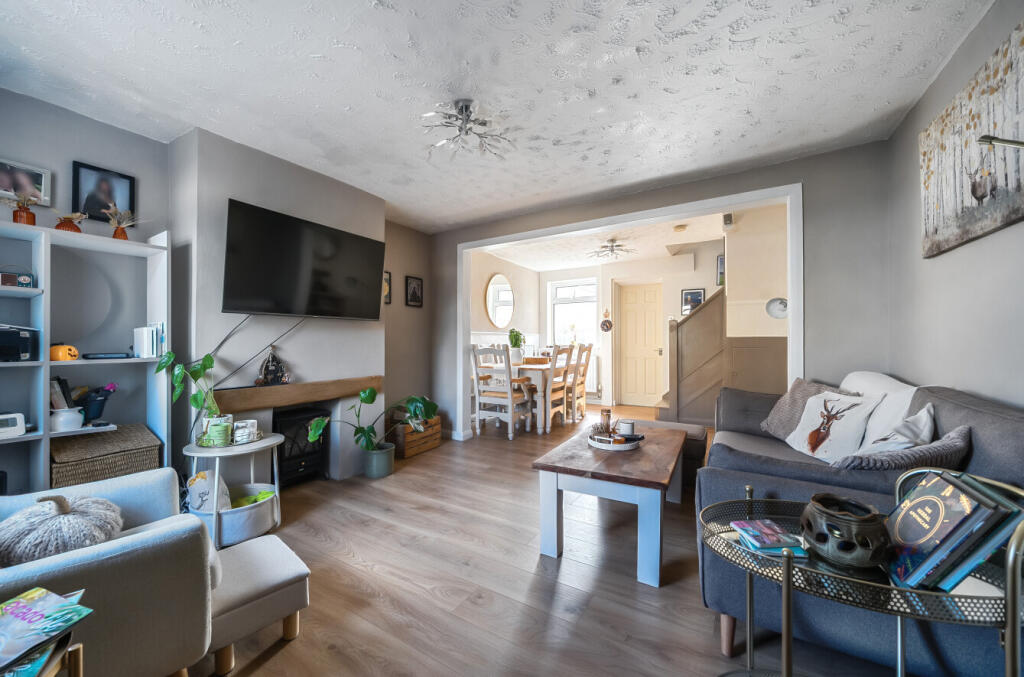 1348803-6-68b98bc...