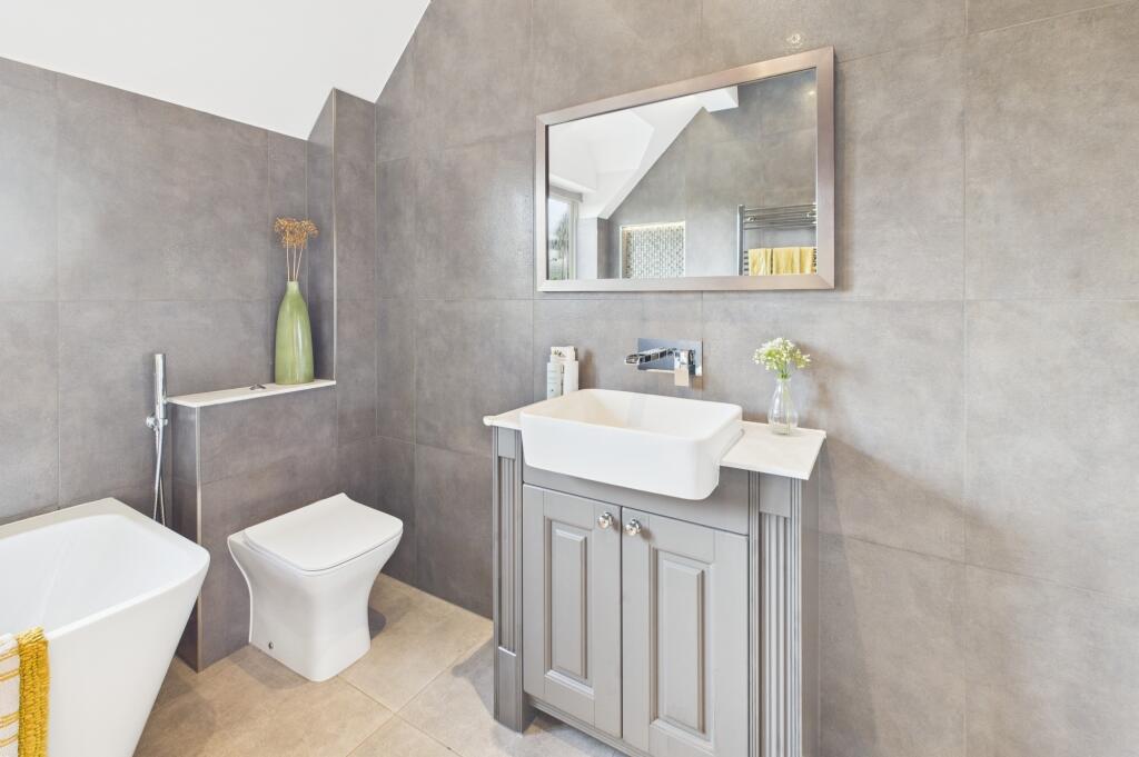 CAM02519G0-PR0244-STILL046