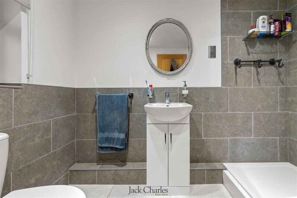 Curtis Stables 7.jpg