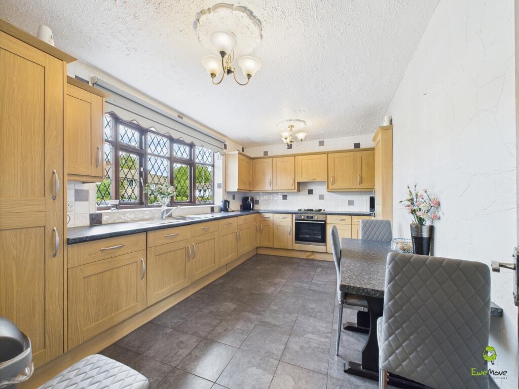 CAM03779G0-PR0258-STILL005