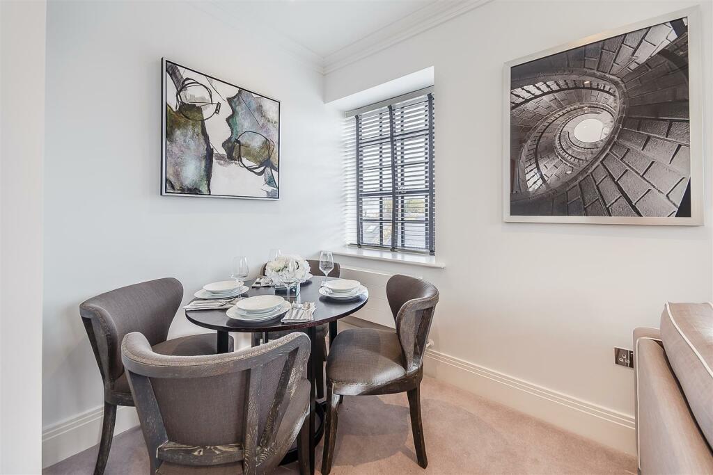 8317621-interior18.jpg