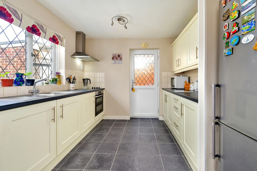 3 Salisbury Rd (8...
