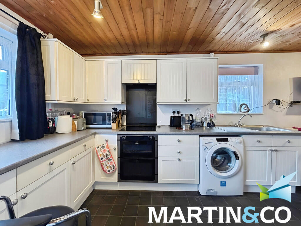 5733fe8b-IMG-2025...