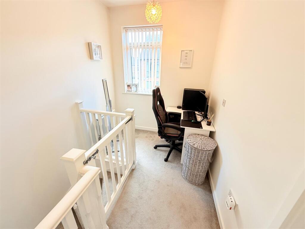 FIRST FLOOR LANDING