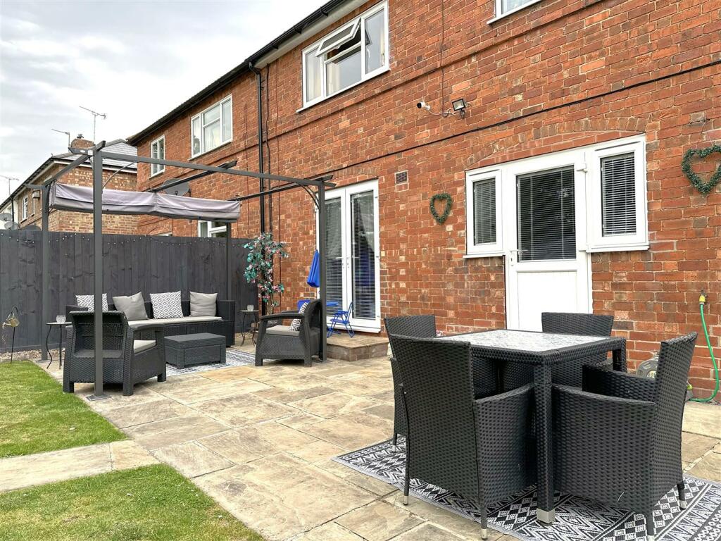 Paved Outdoor Entertainment Area 097