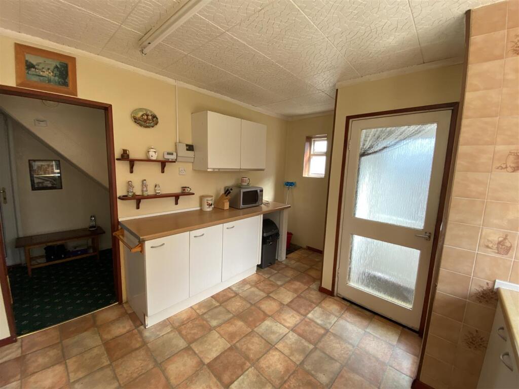 Kitchen: