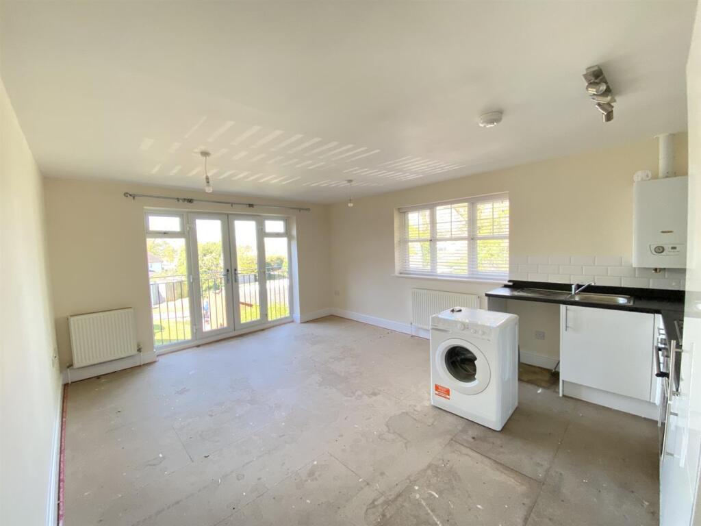 Lounge/Kitchen