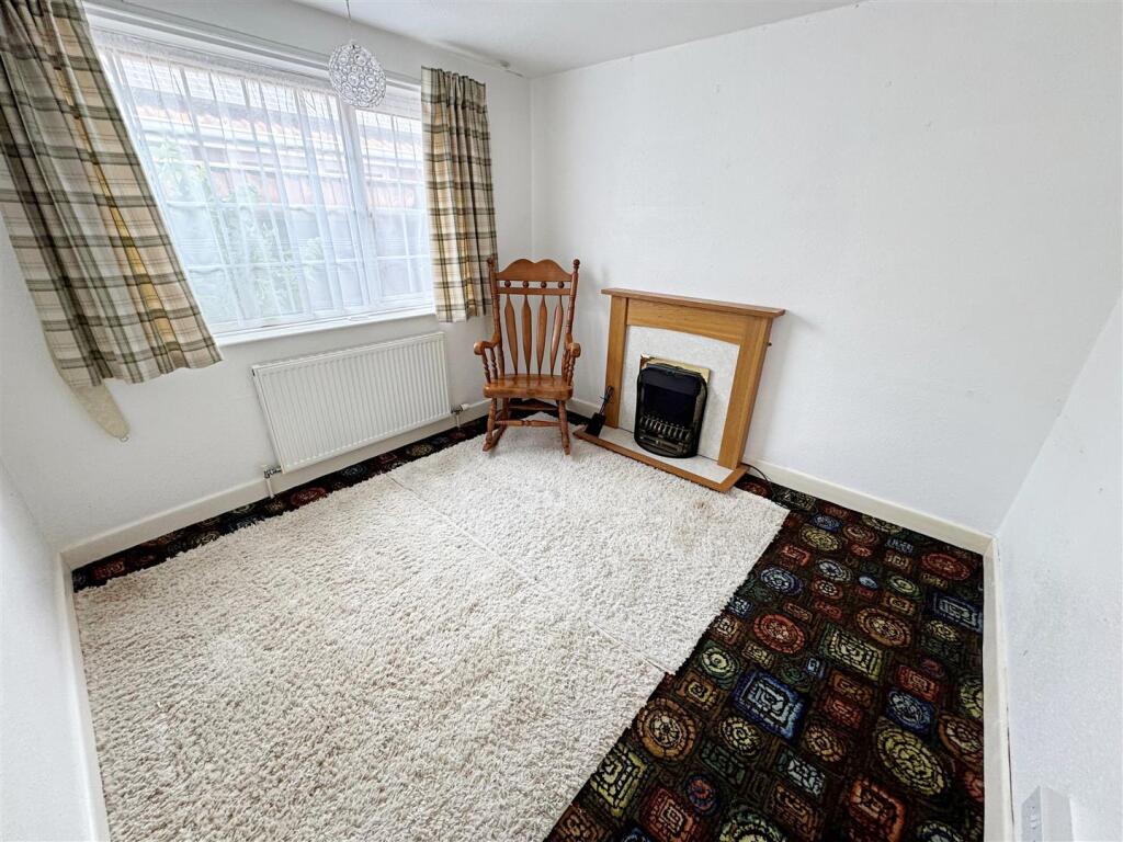 SITTING ROOM/BEDROOM 2