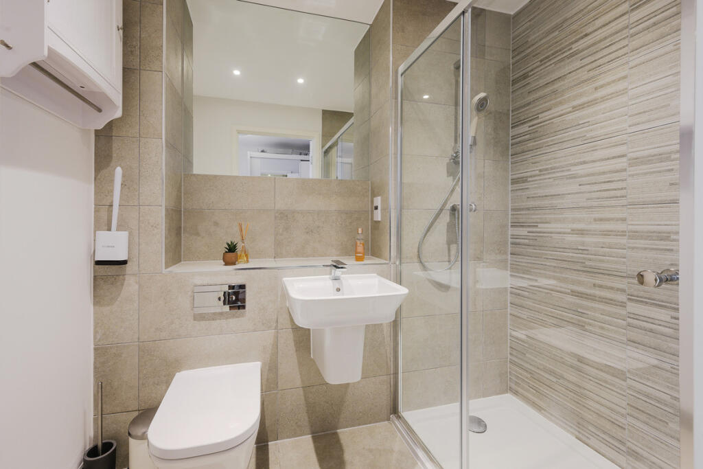 Baltic Avenue, Brentford, TW8