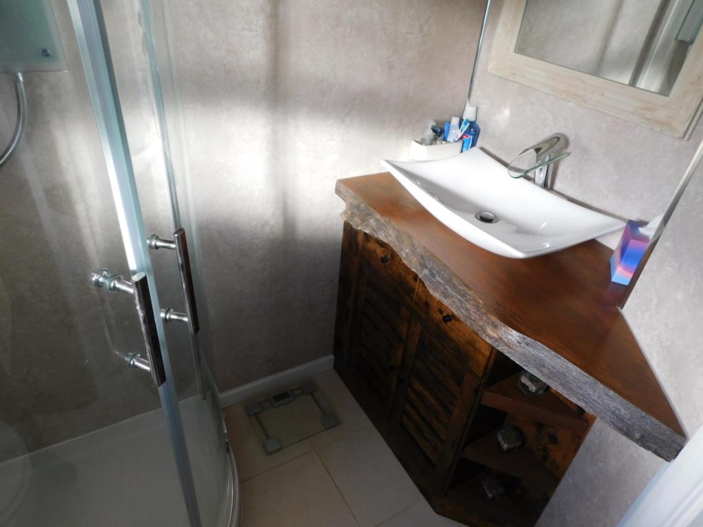 EN SUITE