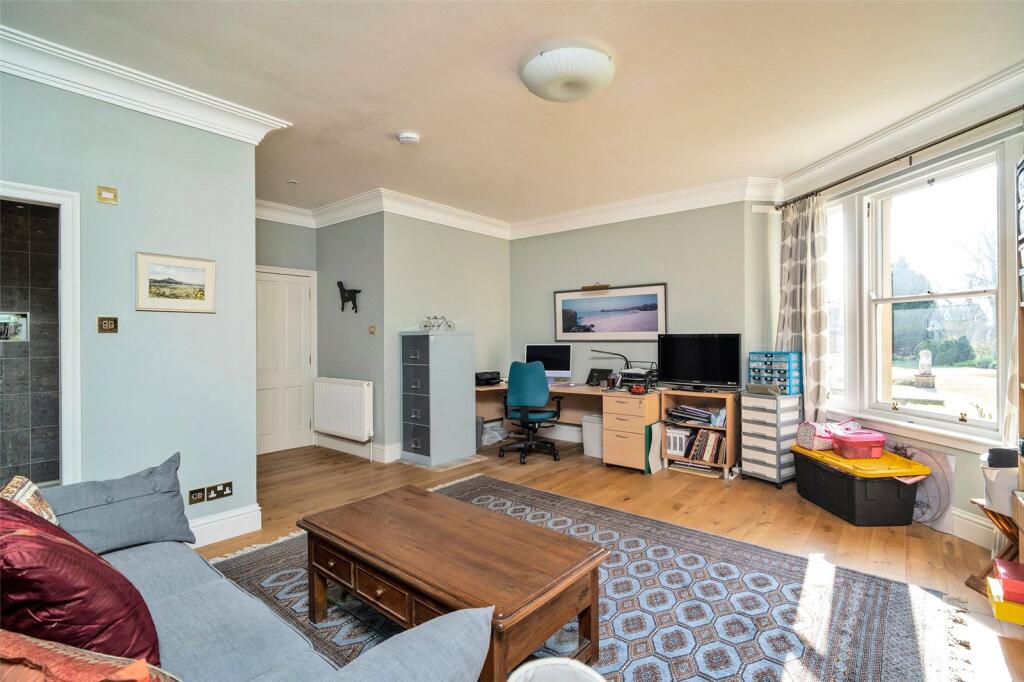 Bedroom 6 / Office