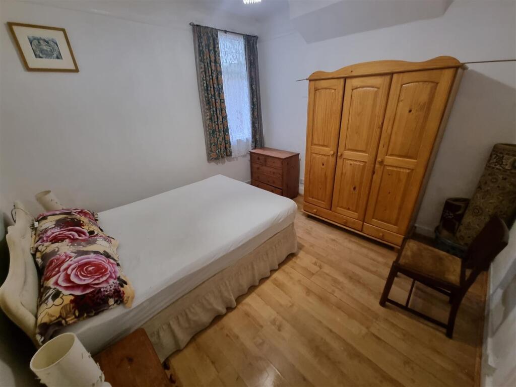 11a Pevensey Road Bedroom 2.jpg