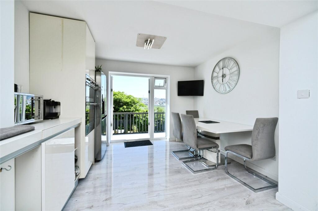 Kitchen/Breakfast Rm