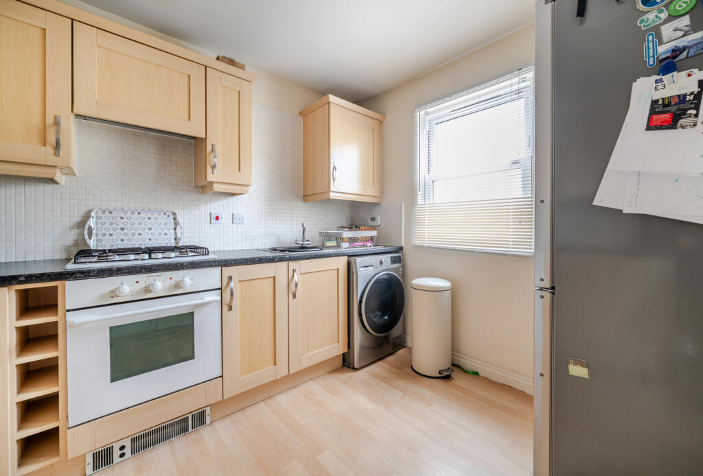 1374040-15-6904b9...