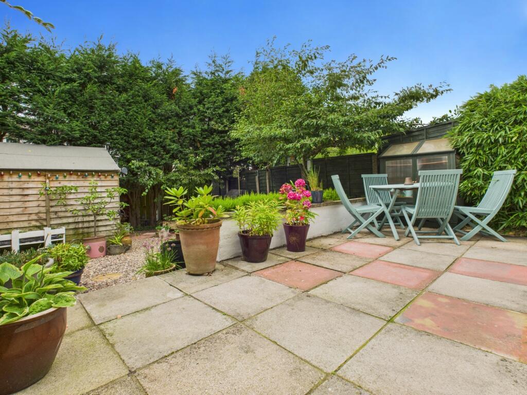 CAM03729G0-PR0127-STILL020