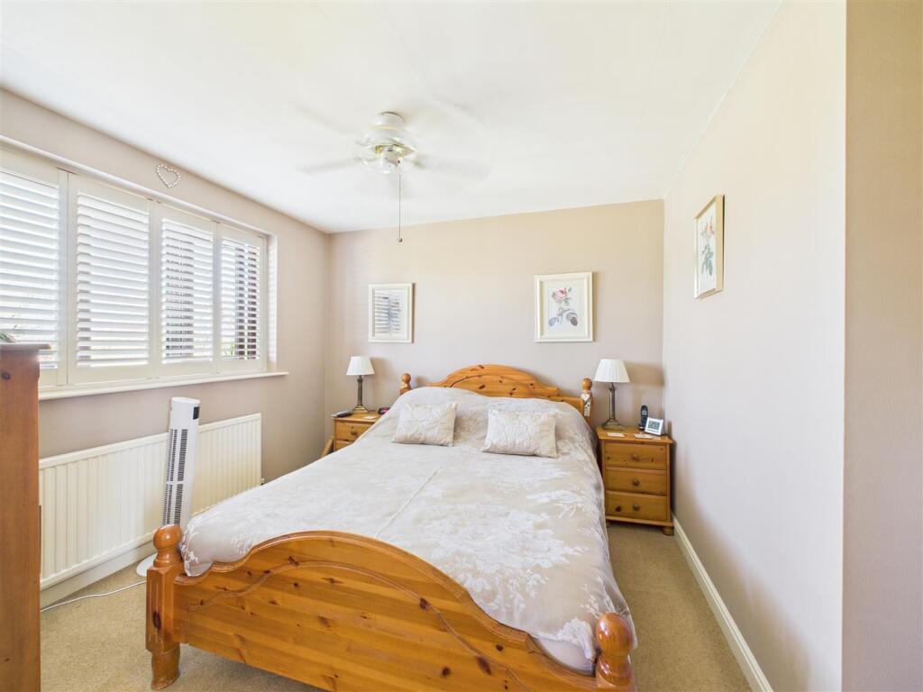 BEDROOM 5