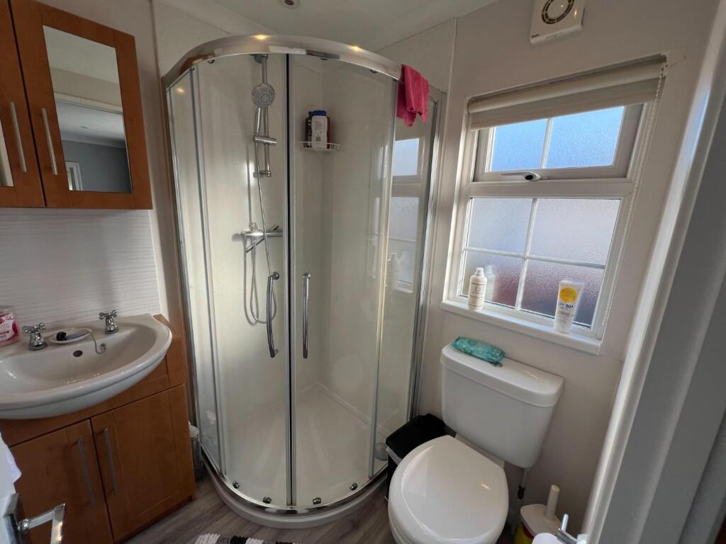 en-suite shower