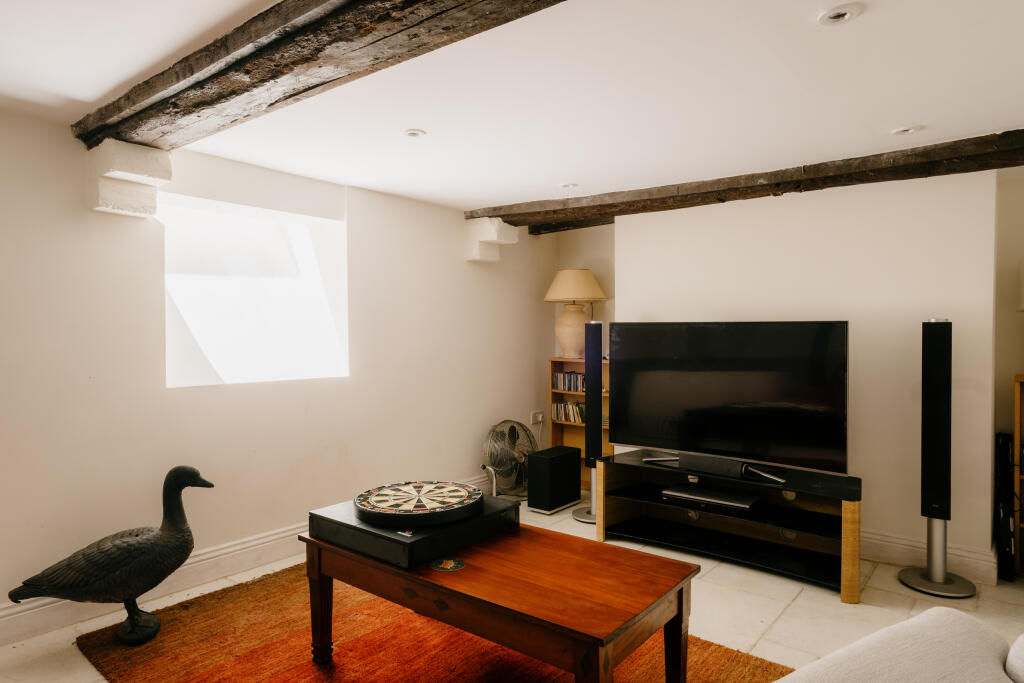 Croft-Hastings-WestHillCottage-Interior-87