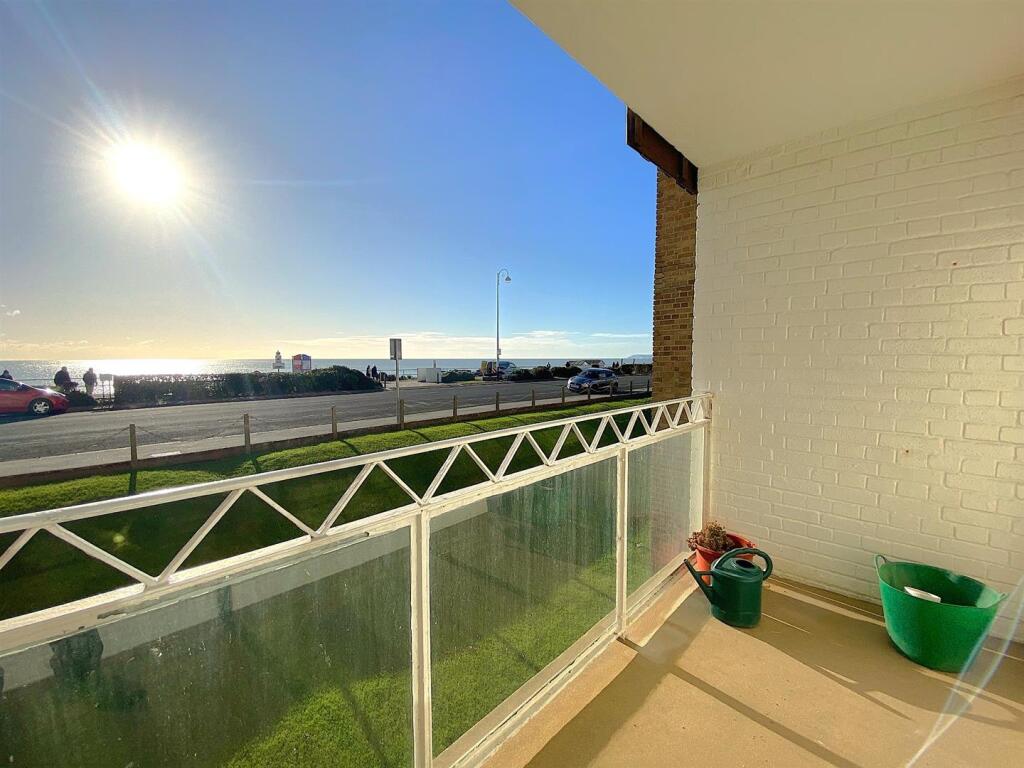 7 Tobago - Balcony2.jpg