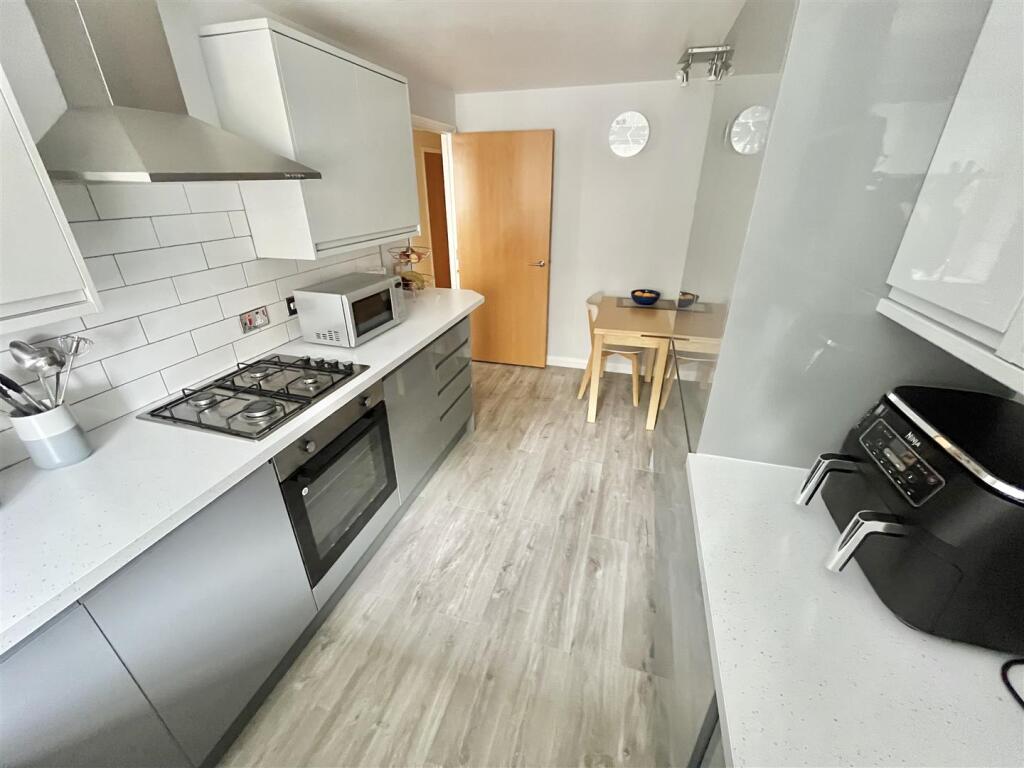 Breakfast Kitchen Aspect 4