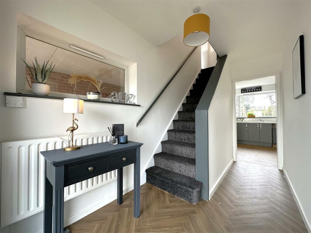 Inviting Entrance Hall 734