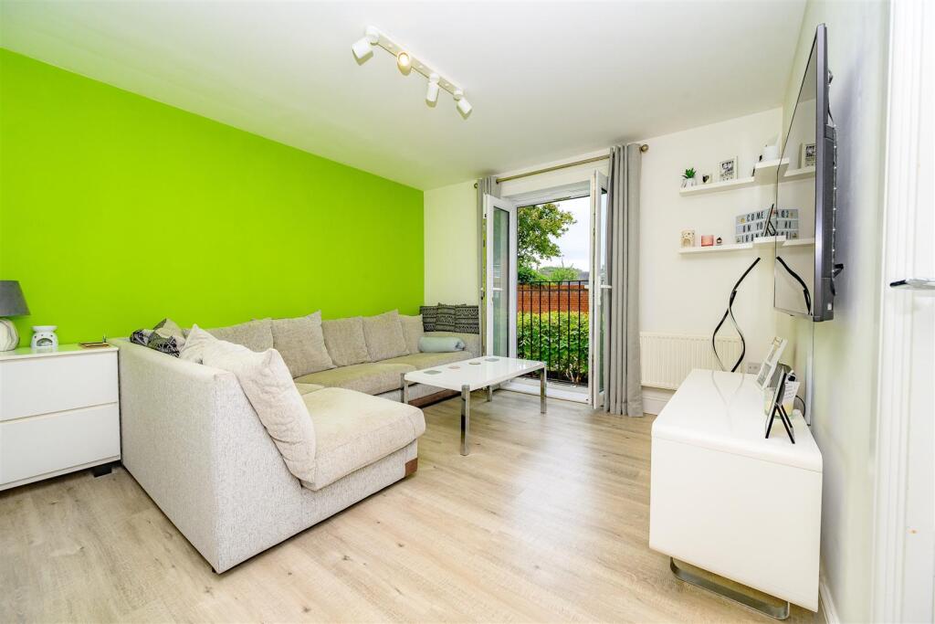 Lounge/ Dining Room