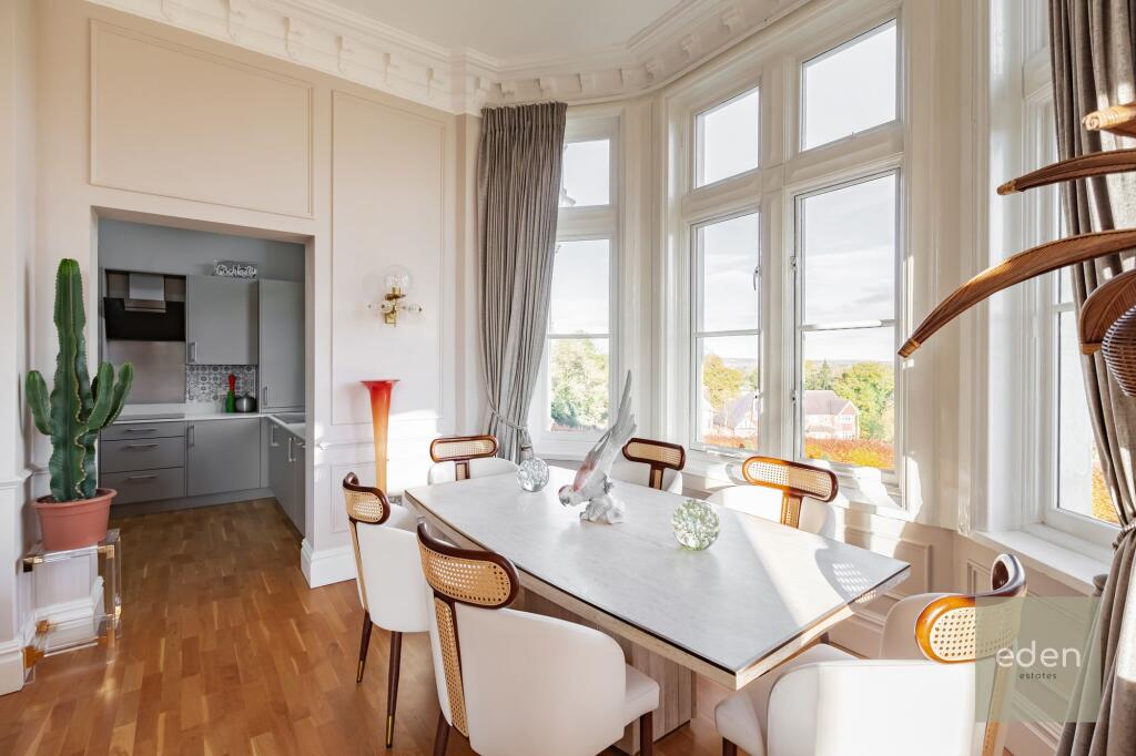 LOUNGE/DINER