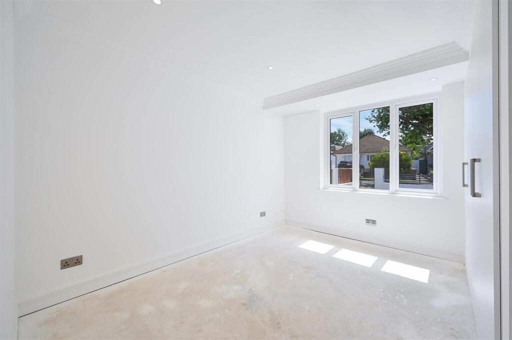 CLAREMONT GARDENS, 22- (9).jpg