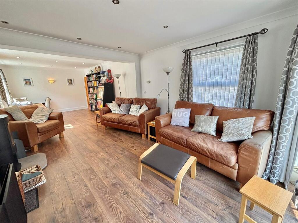 Through Lounge Diner