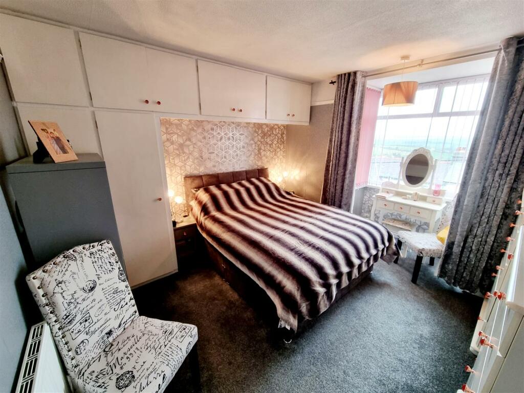 Bed 1.jpg