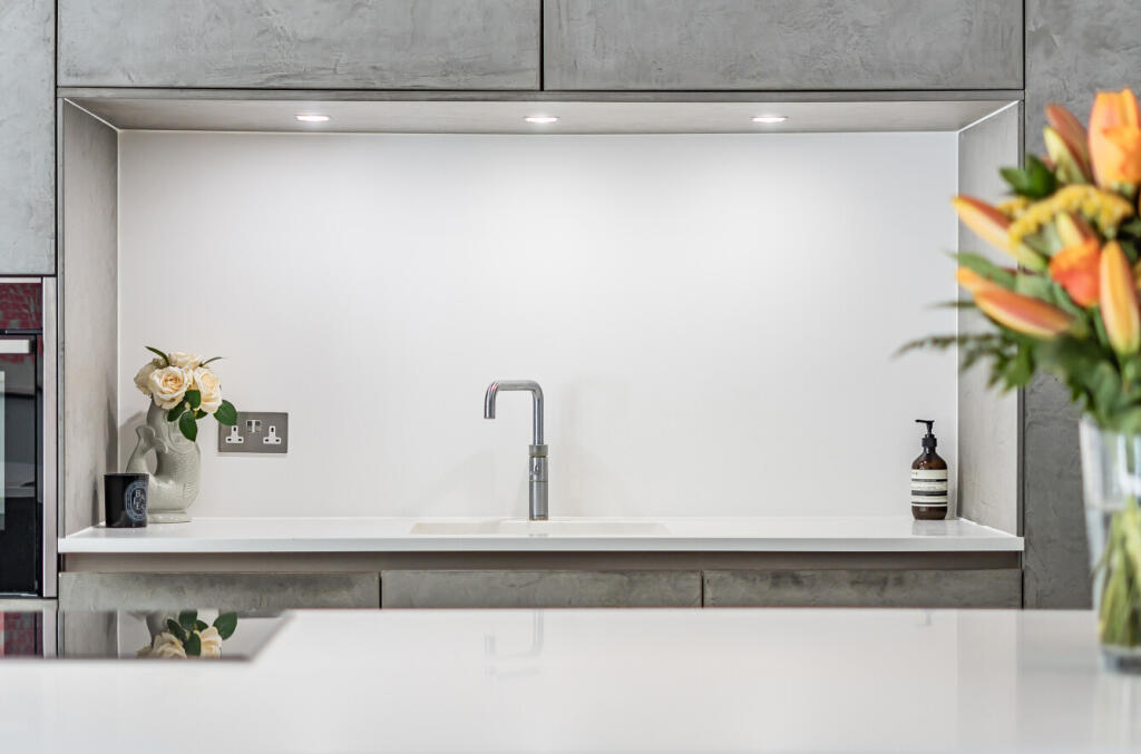 1315229-8-6883bab...