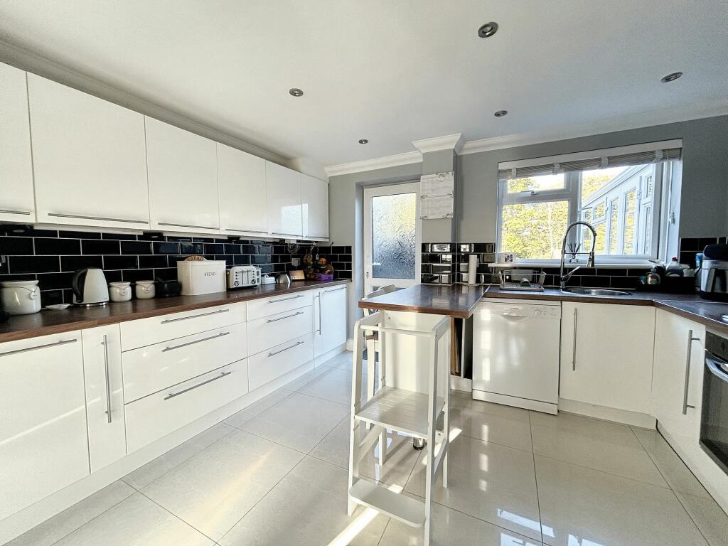 KITCHEN/BREAKFAST ROOM/UTILITY