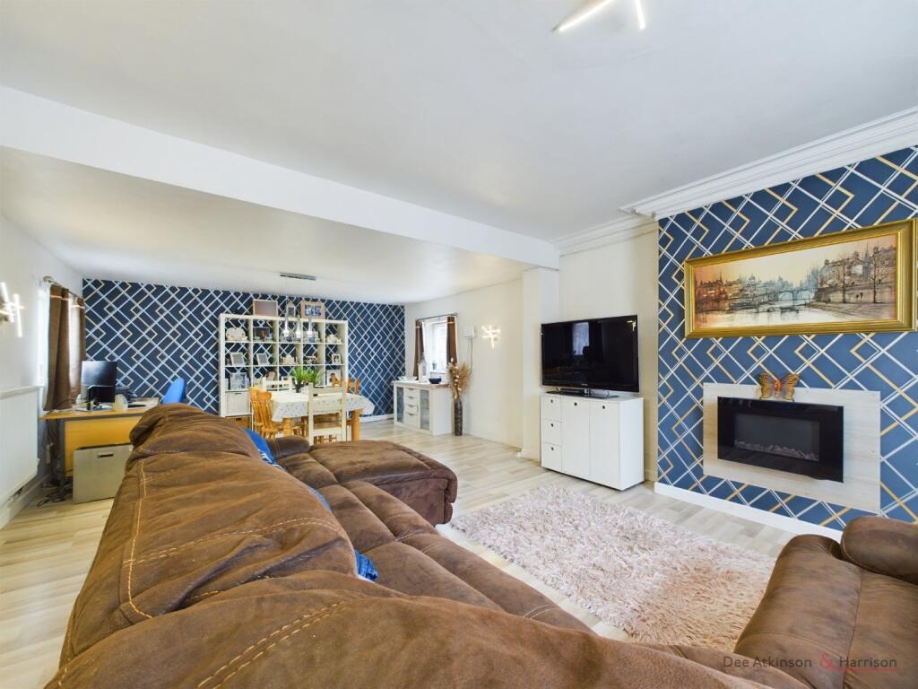 Lounge/Dining Room