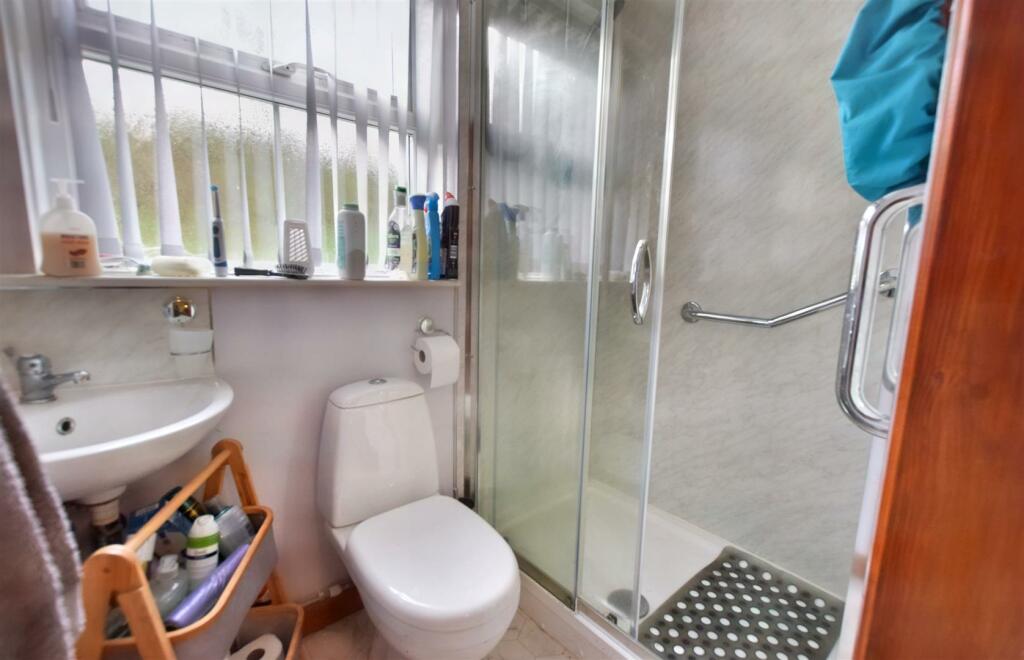 Downstairs En-suite