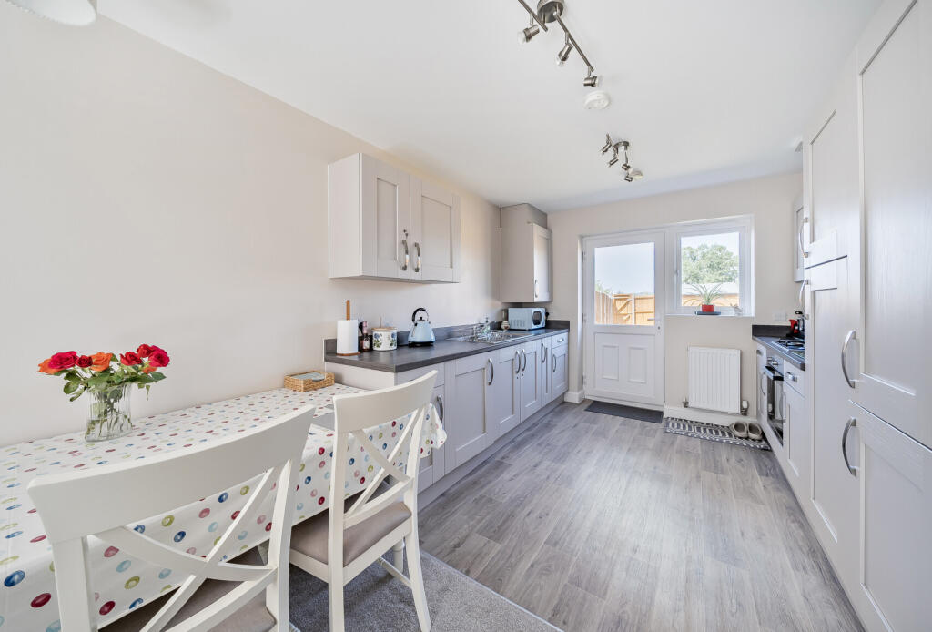 1330208-4-68839f3...