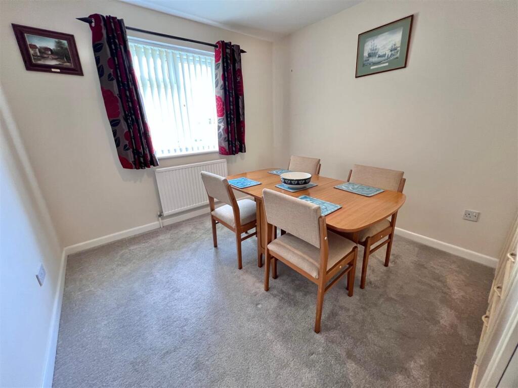 Dining room 1.jpg