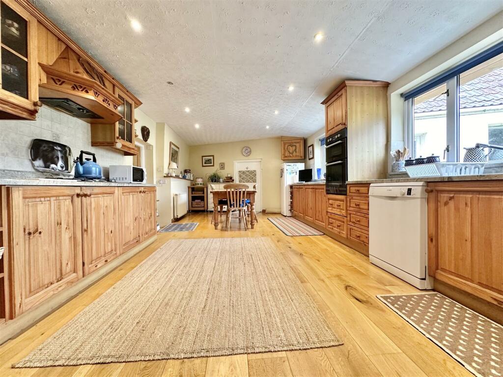 Kitchen/Breakfast Room