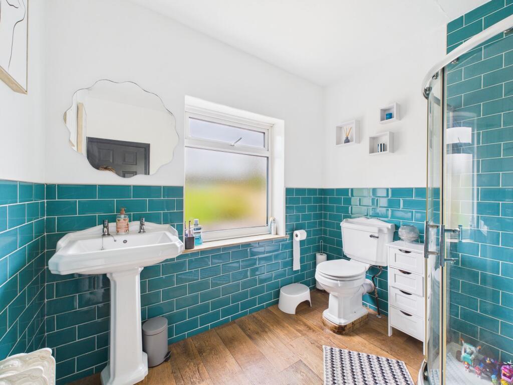 SHOWER ROOM