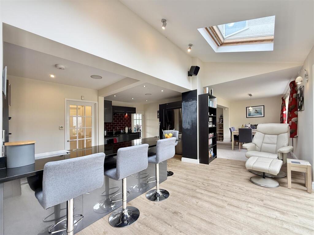 Kitchen Breakfast Room.jpeg