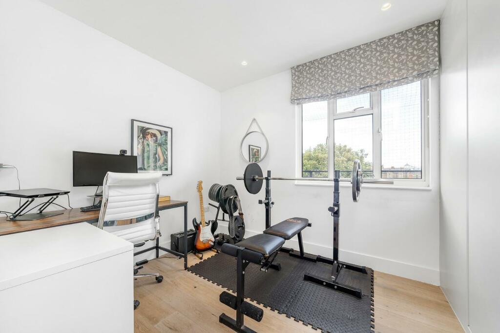 Bedroom 2.JPG