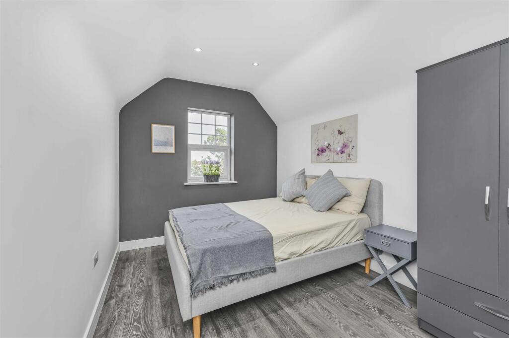 James_Anderson_-_Flat_8_422_Upper_Richmond_Road_We