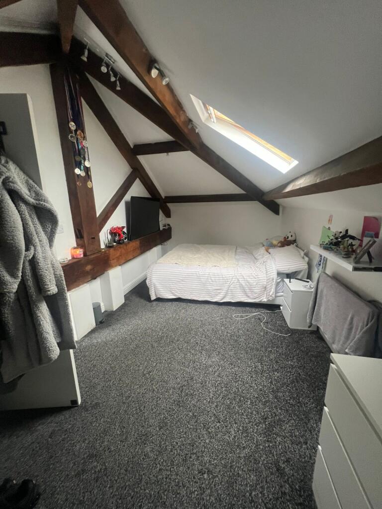 A cozy and neatly maintained single bedroom wit...