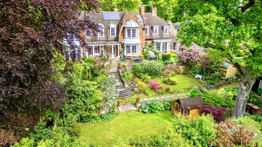 25044- 20 Arlington Drive_052.jpg