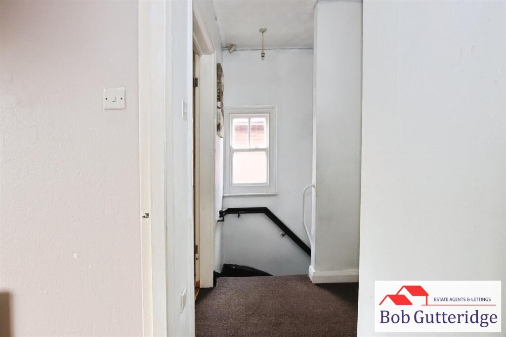 FIRST FLOOR LANDING
