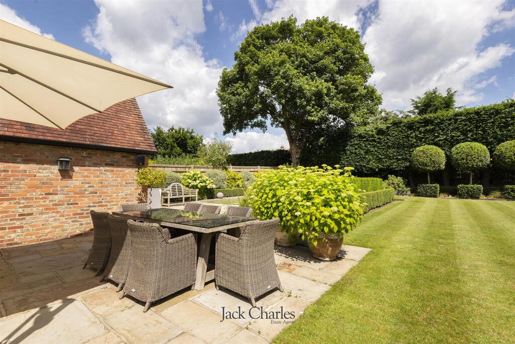 5 Yardley Park Rd, TN9 1NE 025.jpg