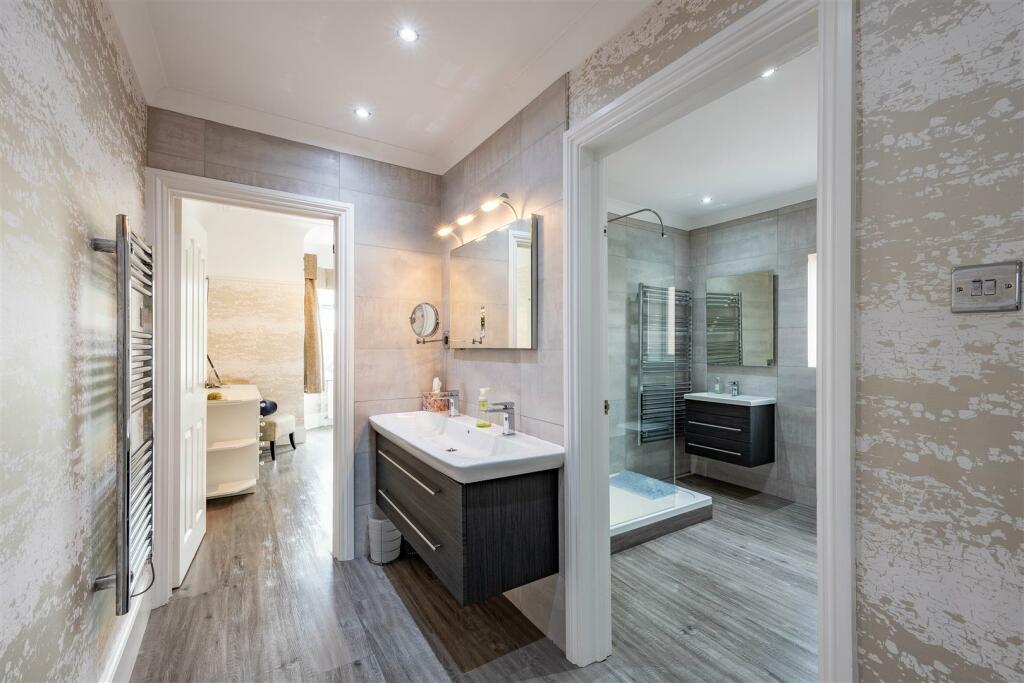 Ensuite