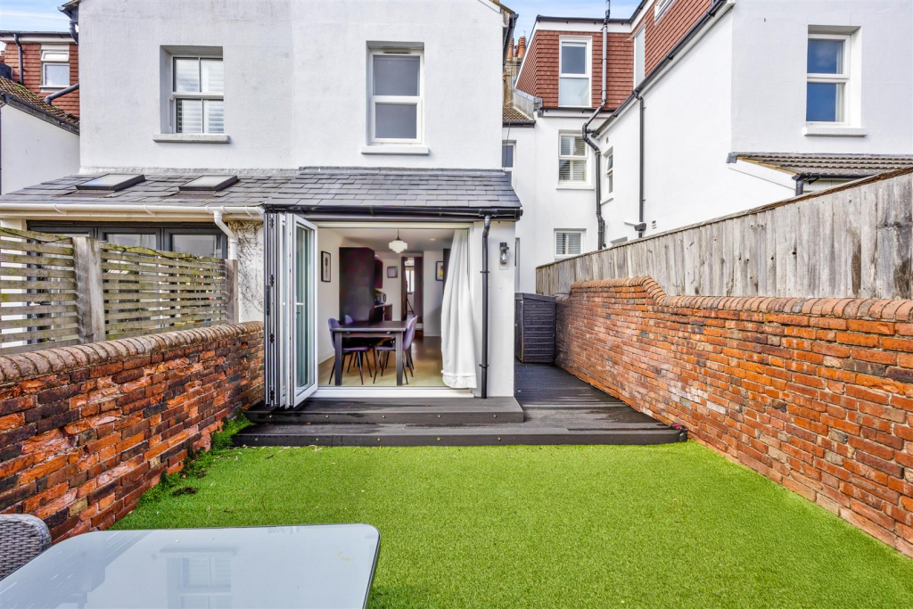 Shelley Road 27 REAR.png