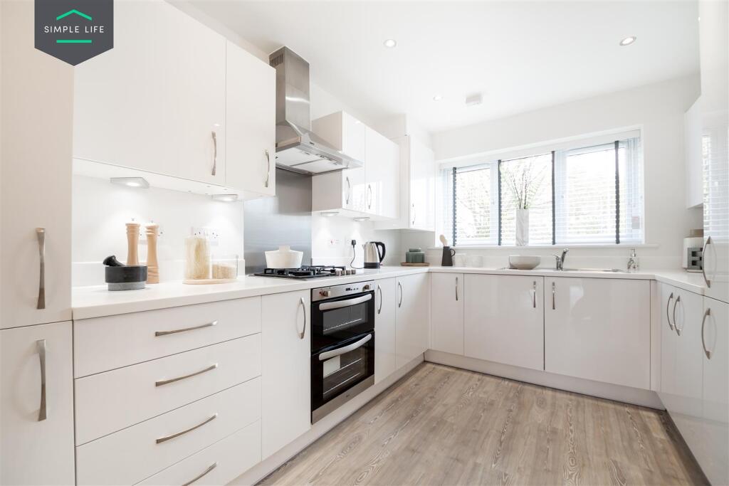 Holly_kitchen1.jpg