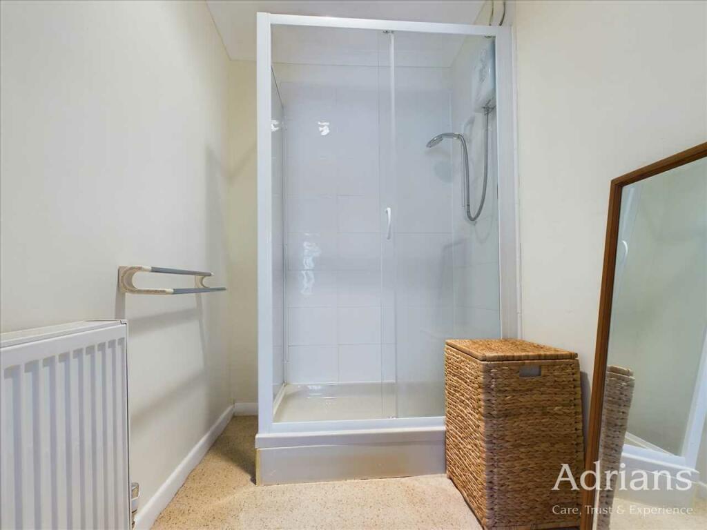 EN-SUITE SHOWER
