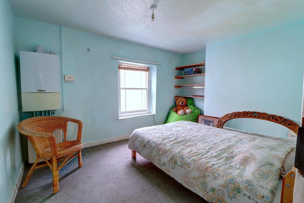 Bedroom .1.jpg